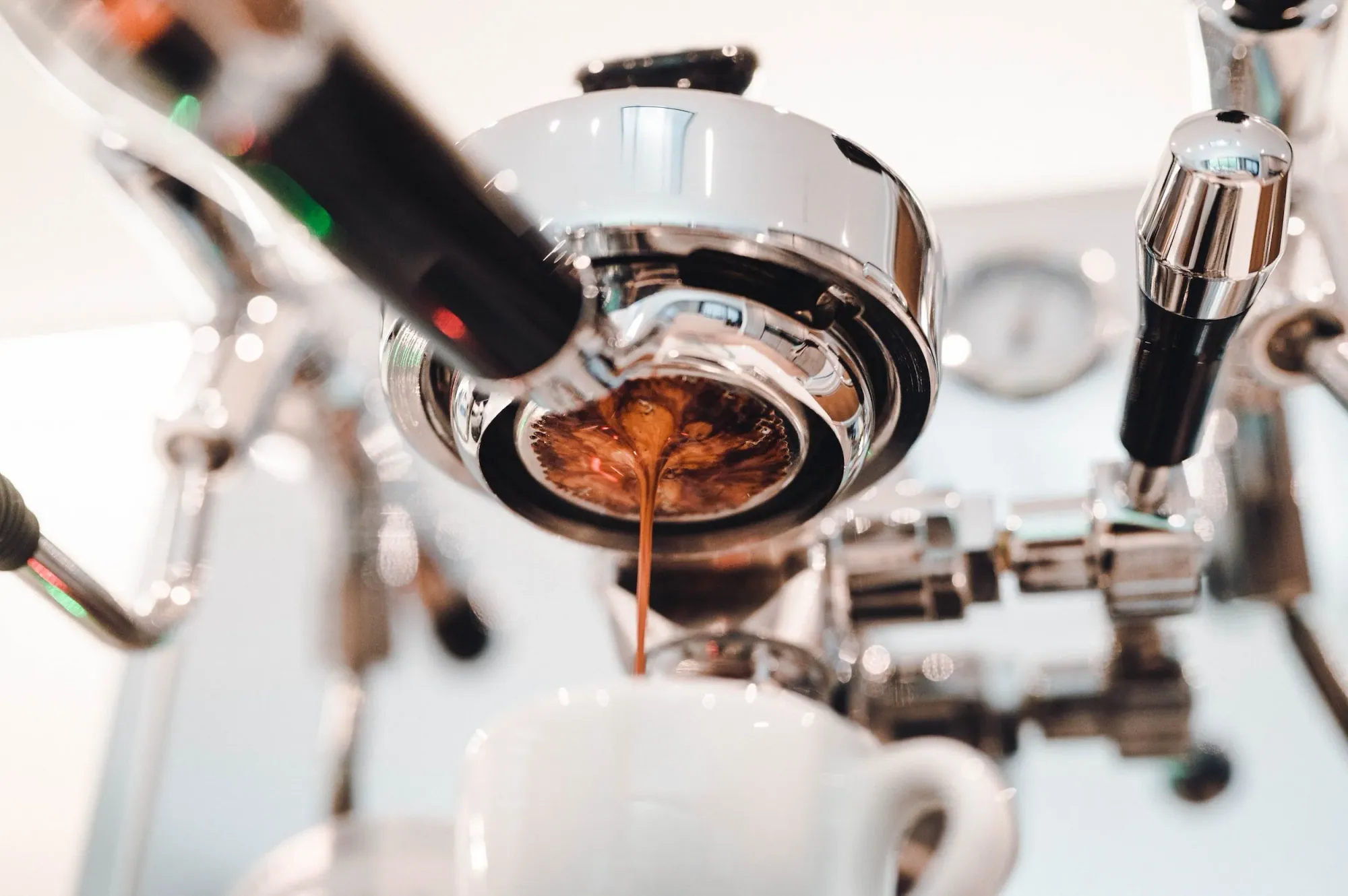 espresso flowing evenly from bottomless portafilter